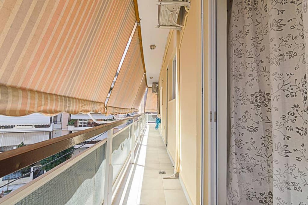 Cozy Flat With 1 Bedroom Next To Metro Station Афины Экстерьер фото