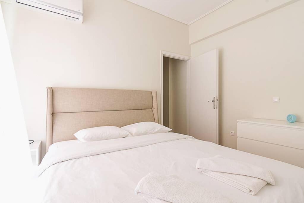 Cozy Flat With 1 Bedroom Next To Metro Station Афины Экстерьер фото