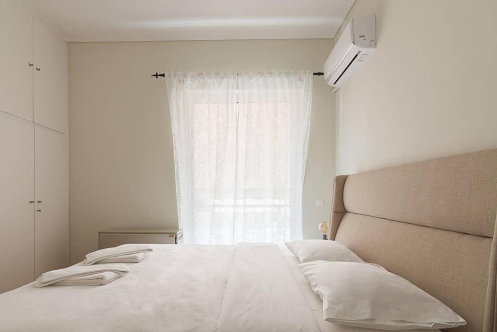 Cozy Flat With 1 Bedroom Next To Metro Station Афины Экстерьер фото
